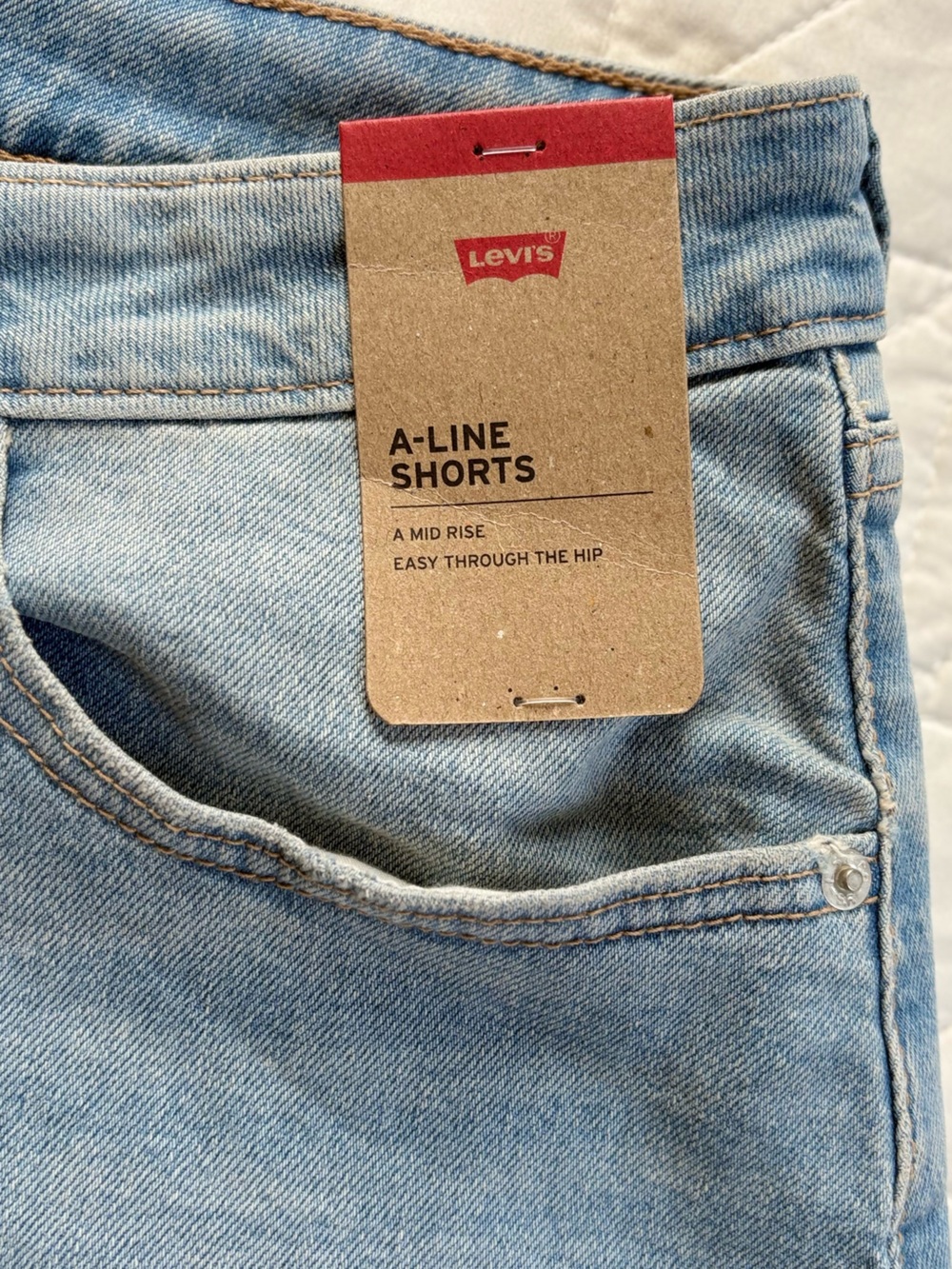 Levi's Premium A-Line Mid Rise Light Wash Denim Shorts - Size 34 NWT - Picture 4 of 9